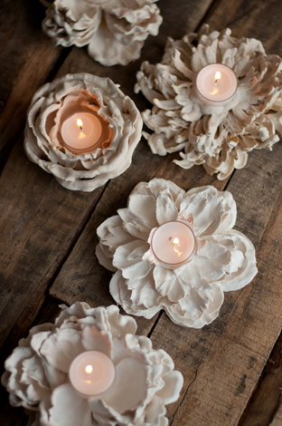  Žvakidė iš dirbtinės gėlės